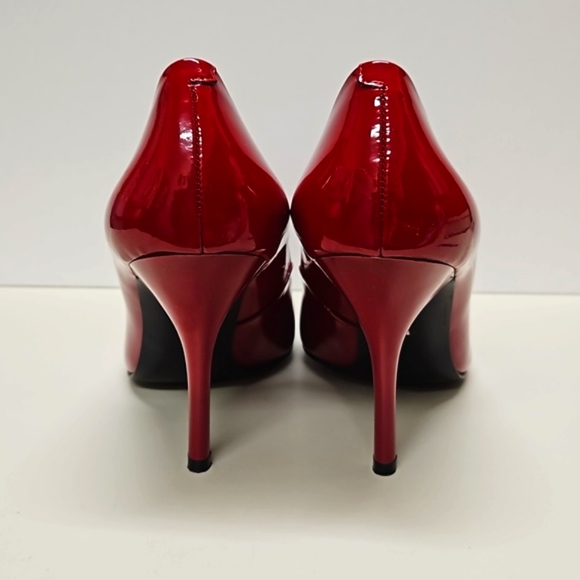 GUESS Pumps - Picture 7 of 9